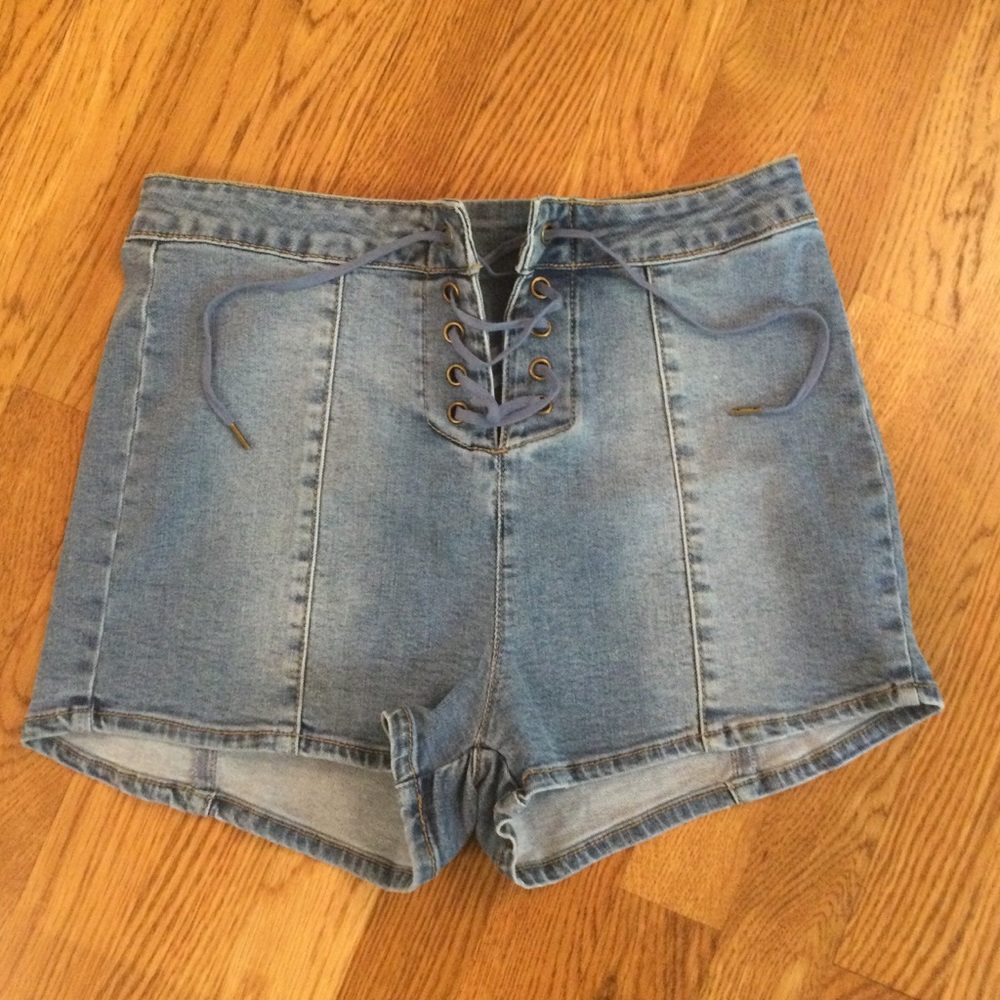 Amuse Society- High waisted Retro Denim Lace Up shorts. Size 30.